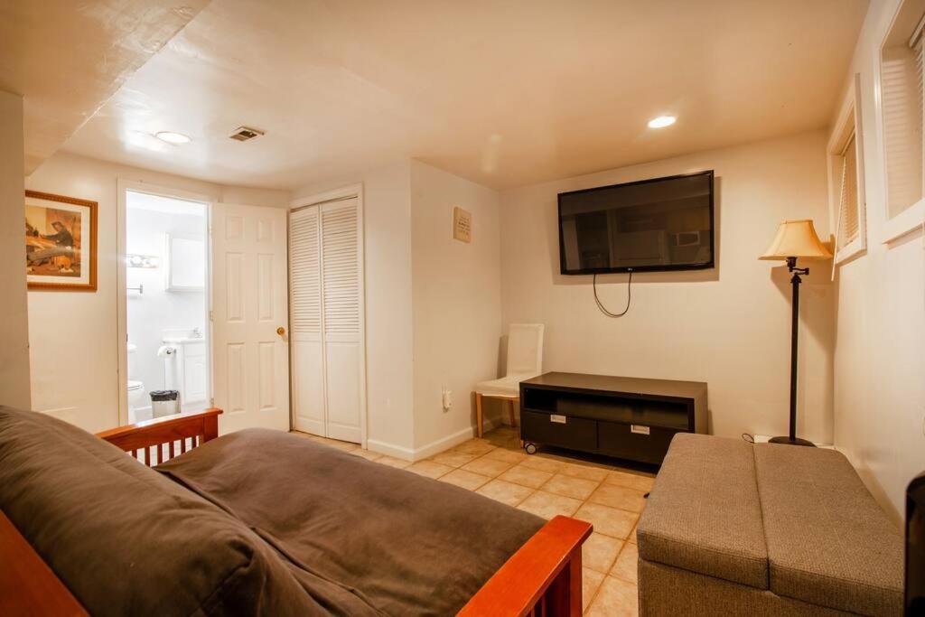 Relaxing, Spacious, Private, Walkable In Petworth! ワシントン エクステリア 写真