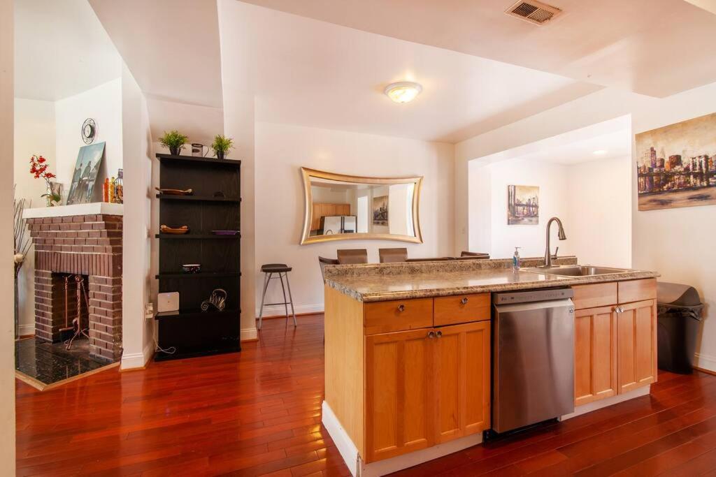 Relaxing, Spacious, Private, Walkable In Petworth! ワシントン エクステリア 写真
